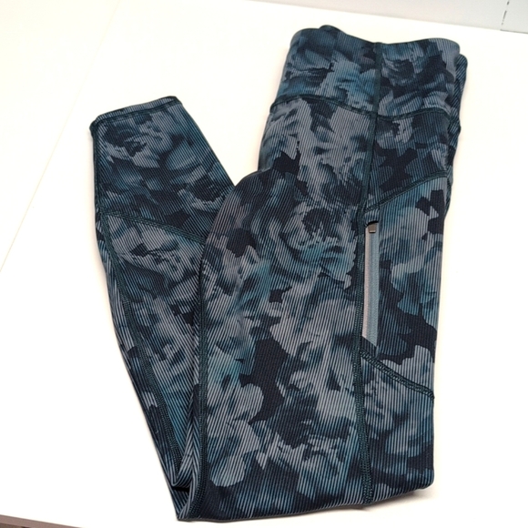 🆕 Athleta Rainier Tight Spliced Floral Minimalistic Grey Green size Small - Picture 8 of 8